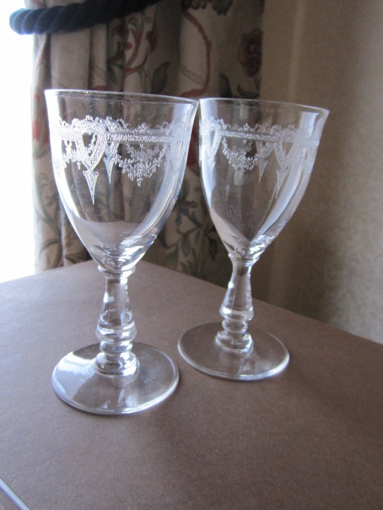 Twee antieke Baccarat kristal aperitief glazen - geetst, Antiek en Kunst, Antiek | Glas en Kristal, Verzenden
