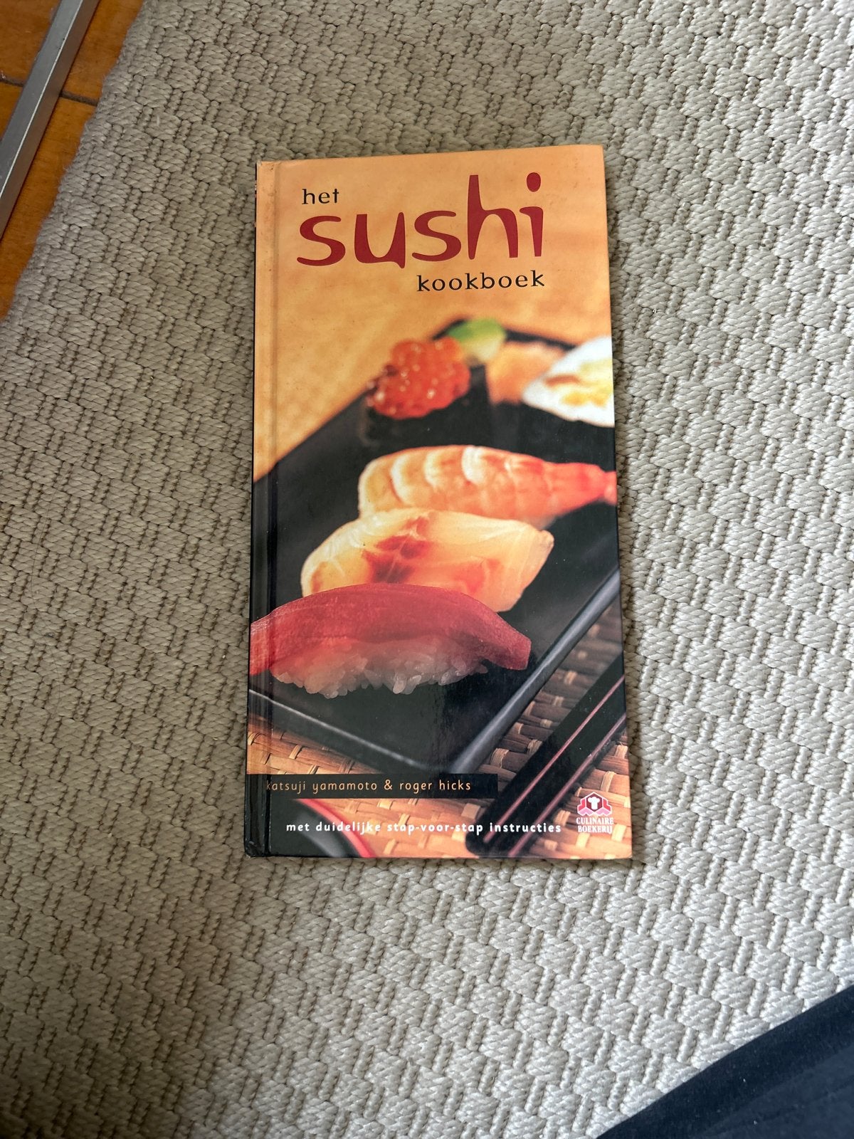 Het Sushi Kookboek - Leer zelf sushi maken!, Boeken, Ophalen of Verzenden, Zo goed als nieuw, Azië en Oosters, Hoofdgerechten