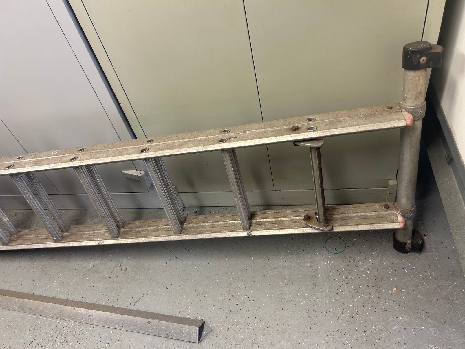2 x10 delige aluminium uitschuifbare ladder, Ophalen of Verzenden, Gebruikt, 4 meter of meer