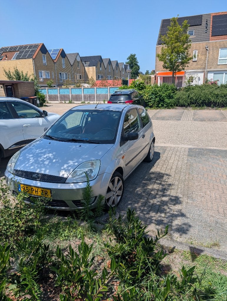 Ford Fiësta 1.3 Futura 2004 Grijs – technisch top!, Auto's, 1299 cc, 40 €/maand, 4 cilinders, Elektrische ramen