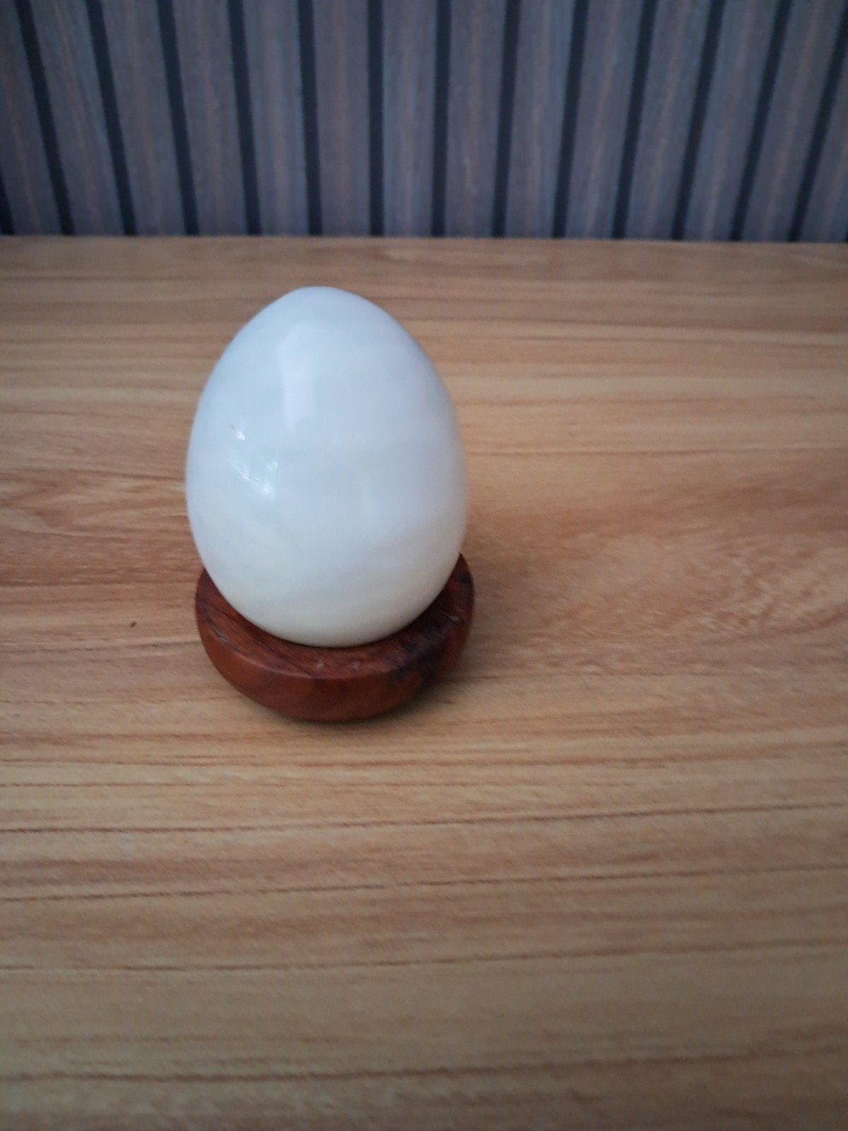 Witte Edelsteen Ei met Houten Ring, Ophalen, Zo goed als nieuw