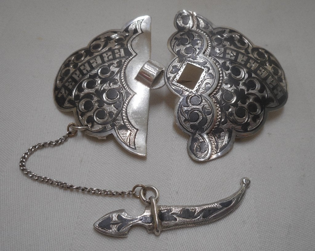Bijzondere zilveren Russische Niello dolk riemgesp nr.453, Sieraden, Tassen en Uiterlijk, Antieke sieraden, Verzenden, Zilver