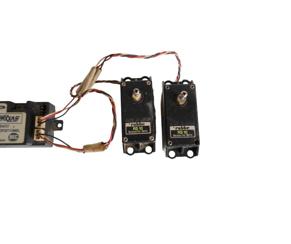 Traxxas ontvanger + 2x Robbe RS 10 servo 1/10 rc auto, Ophalen of Verzenden, Gebruikt, Onderdeel