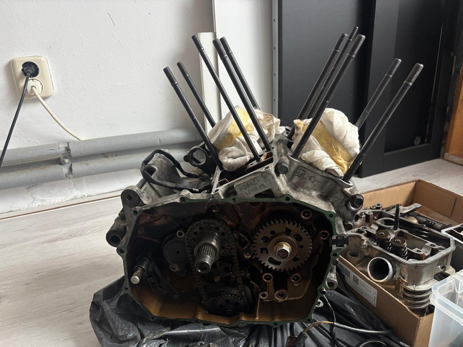 Honda Africa Twin XRV 750 motorblok, Ophalen