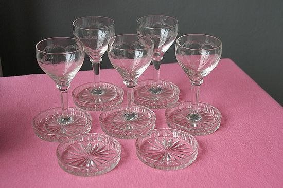 7 onderzetters glas, doorsnee 7 cm met motiefje in rozetvorm, Ophalen of Verzenden
