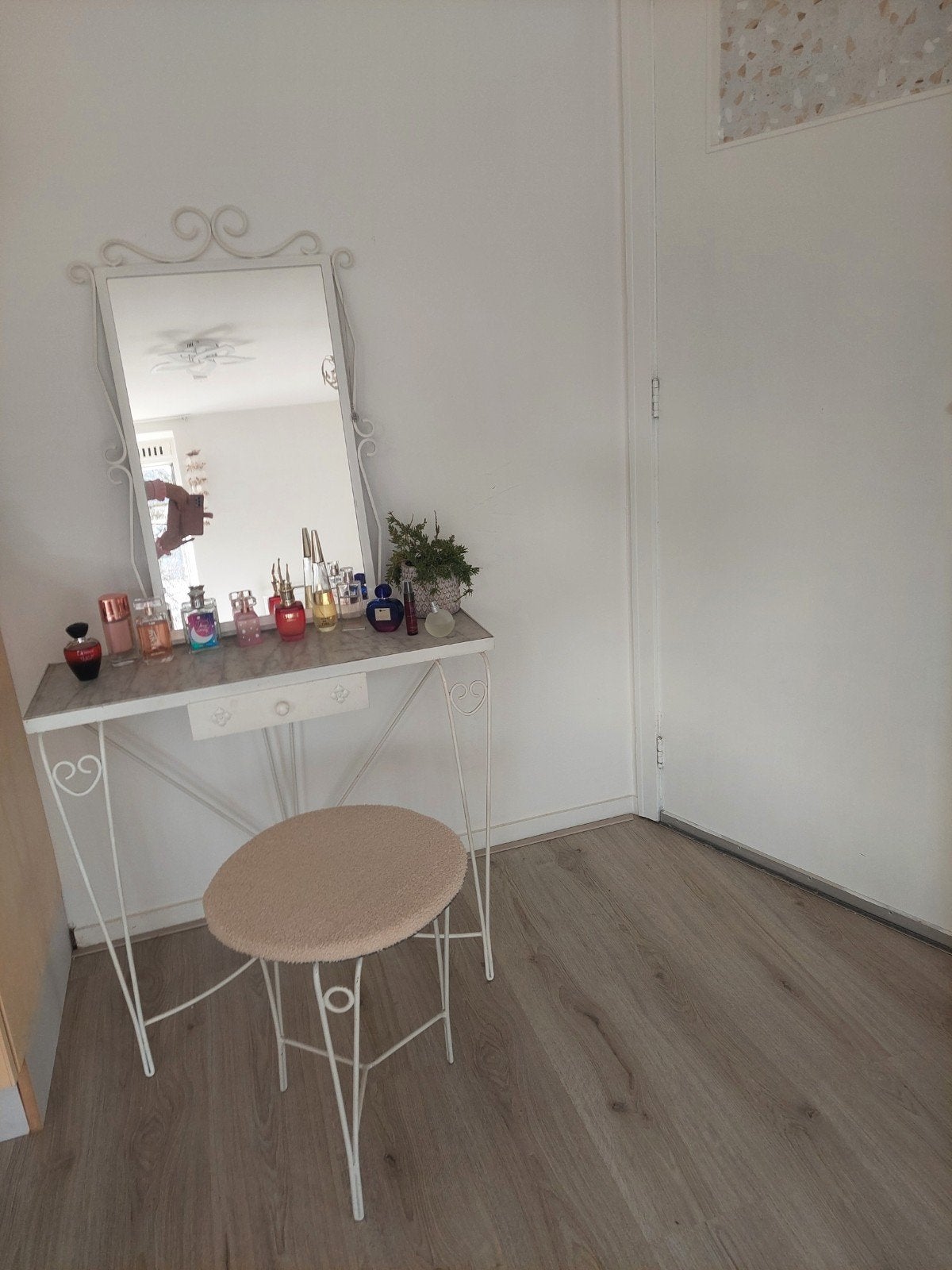 Kaptafel met spiegel en krukje, Ophalen, Minder dan 50 cm, Metaal of Aluminium, Zo goed als nieuw