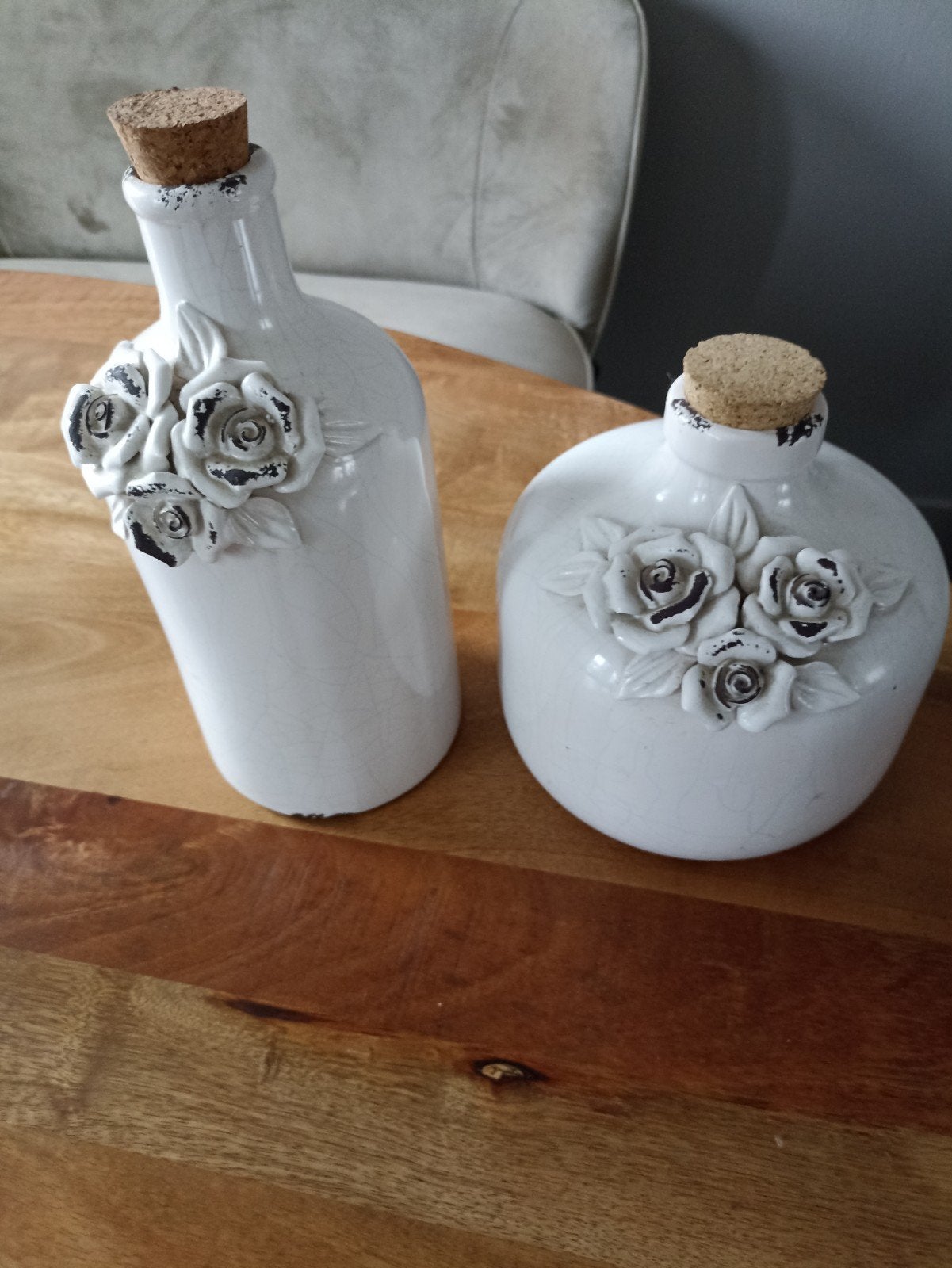 Twee gave vazen/potten met roosjes, Ophalen of Verzenden, Zo goed als nieuw
