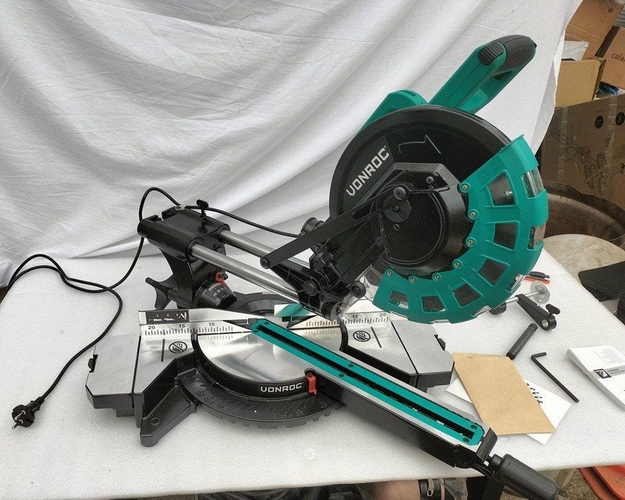 Vonroc afkortzaag 2200W 254mm zaagblad, Doe-het-zelf en Verbouw, Gereedschap | Zaagmachines, Nieuw, Afkortzaag, 30 tot 70 mm, 1200 watt of meer