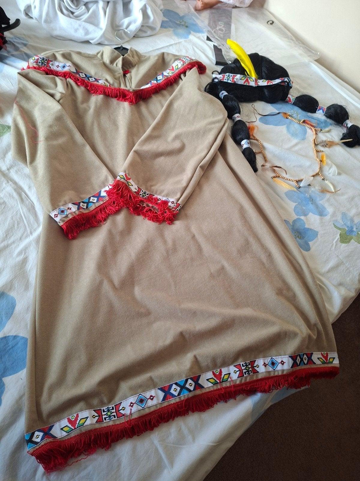 Indianen jurk met pruik en ketting, maat 176, Kinderen en Baby's, Carnavalskleding en Verkleedspullen, Ophalen of Verzenden, Zo goed als nieuw