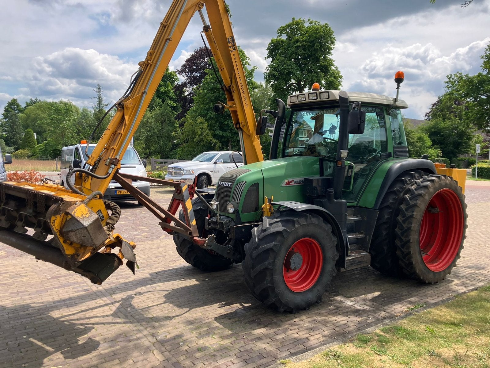 Fendt 412 Vario met Herder maaiarm, Ophalen, Gebruikt, Fendt, 7500 tot 10000