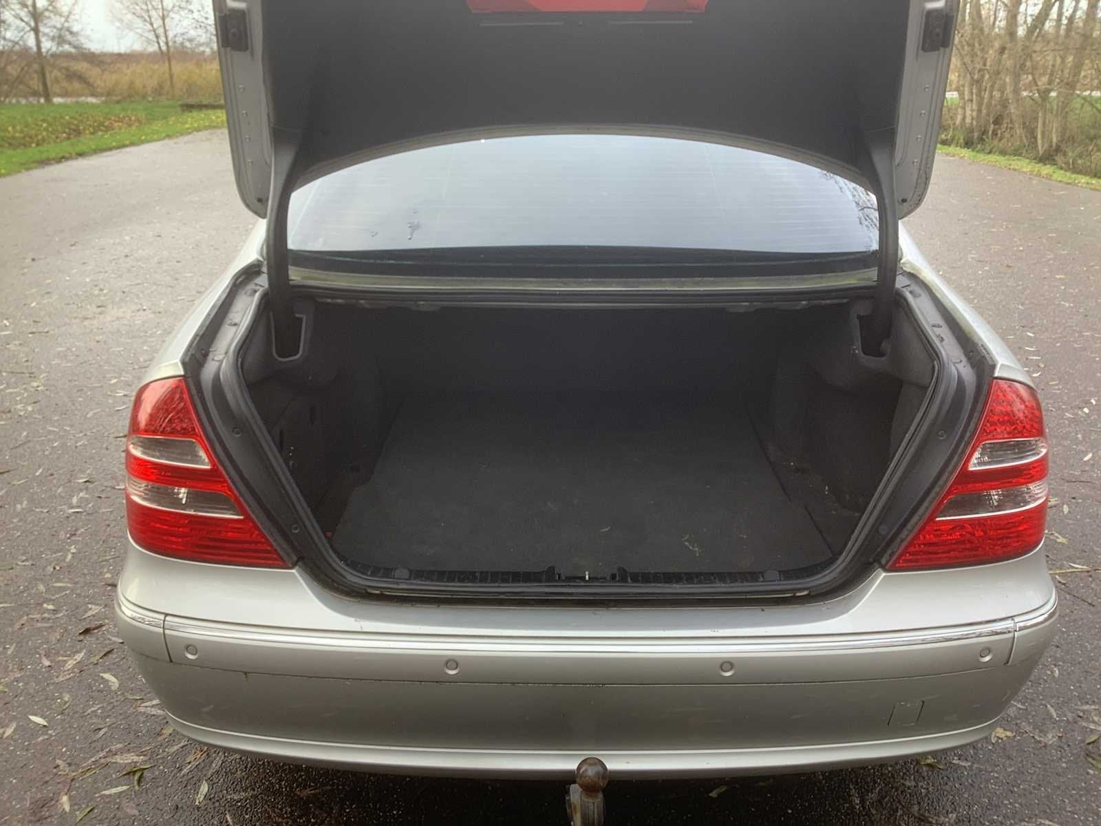 2002 Mercedes-Benz E-klasse 240 Avantgarde, Auto's, Automaat, Achterwielaandrijving, Gebruikt, 2597 cc