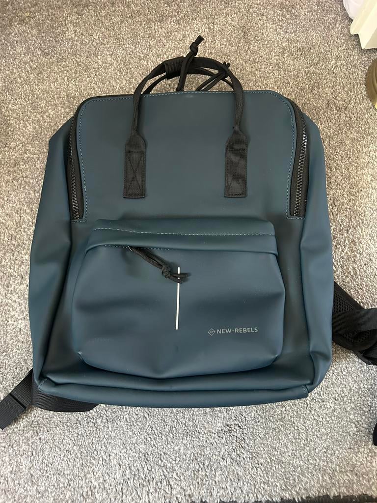 New Rebels Mart Waterproof Rugzak, Overige merken, 25 tot 40 cm, Ophalen of Verzenden, Zo goed als nieuw