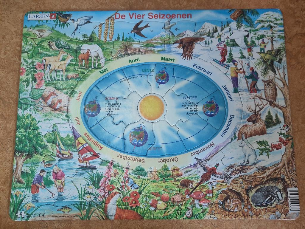 Larsen kinderpuzzel seizoenen en maanden (44 stukjes), Ophalen of Verzenden, Zo goed als nieuw, Puzzelen