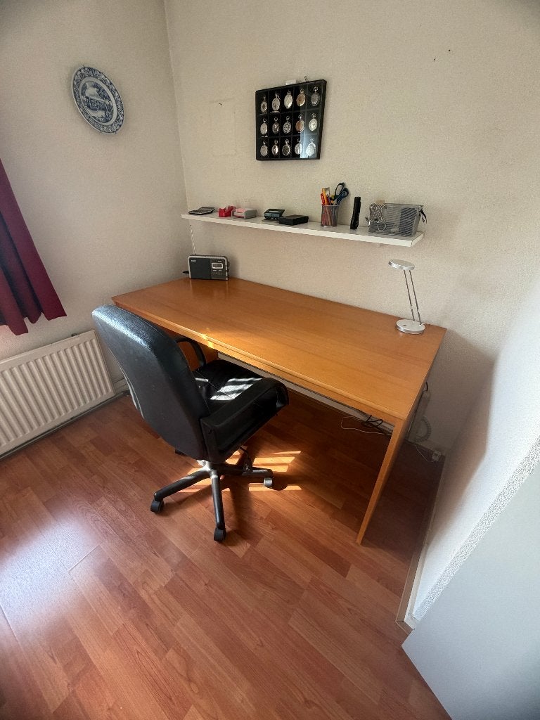 Buro met stoel, Ophalen, Overige typen, 160 cm, Gebruikt
