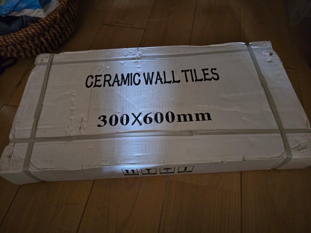 Nieuwe keramische wandtegels 300x600mm, Doe-het-zelf en Verbouw, Tegels, Ophalen, 40 tot 60 cm, Nieuw, Minder dan 5 m²