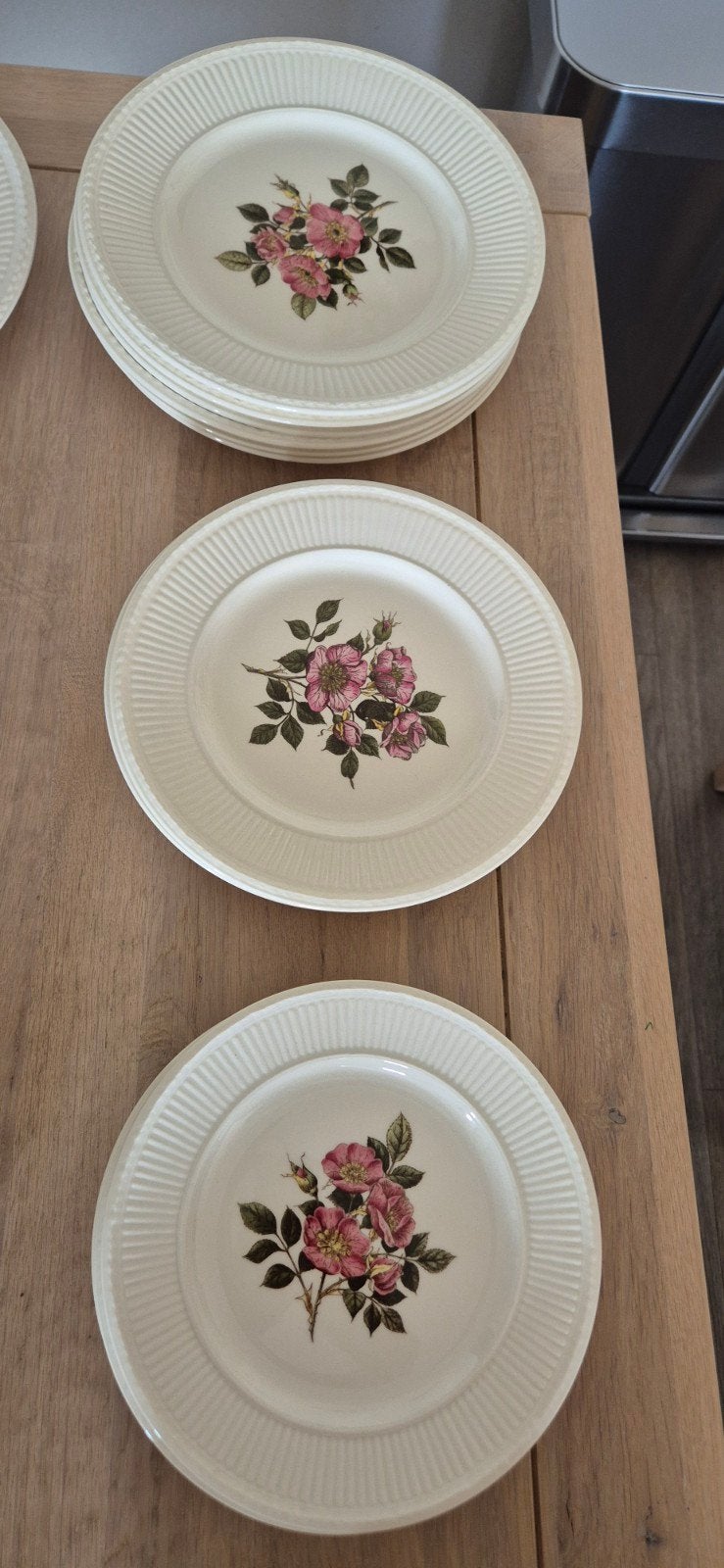 zo goed als nieuw Wedgwood Briar Rose 90 delig servies, Antiek en Kunst, Ophalen