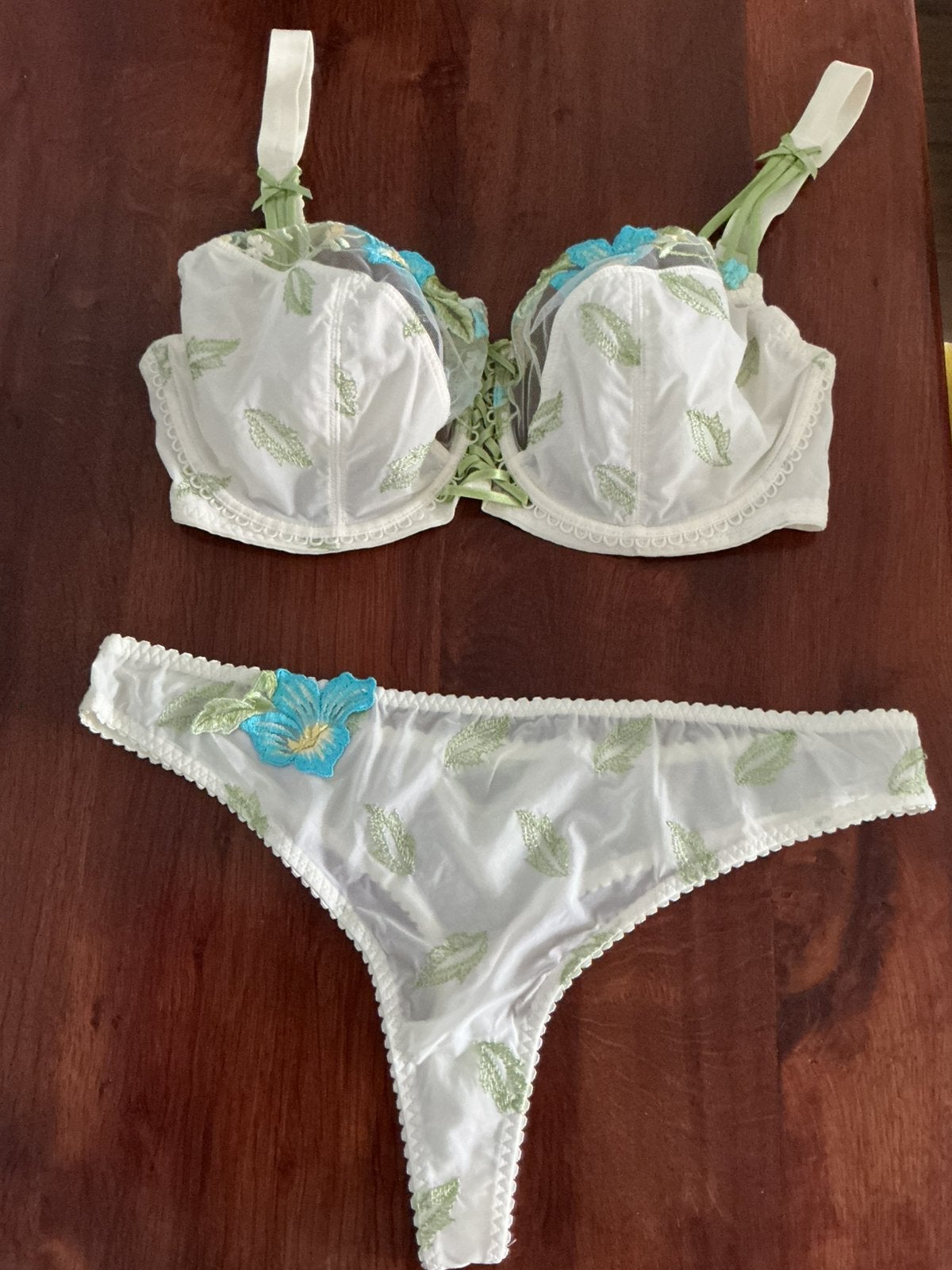 Lingerieset Freya beugel BH 75G en string maat 40, Kleding | Dames, Ophalen of Verzenden, Beige, BH