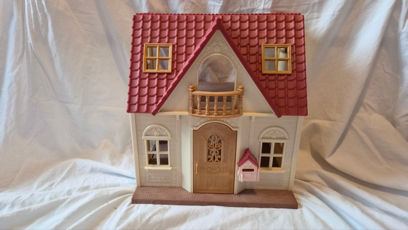 Sylvanian Families 5567 Starter Huisje met Konijn en Meubels, Ophalen of Verzenden, Zo goed als nieuw, Poppenhuis
