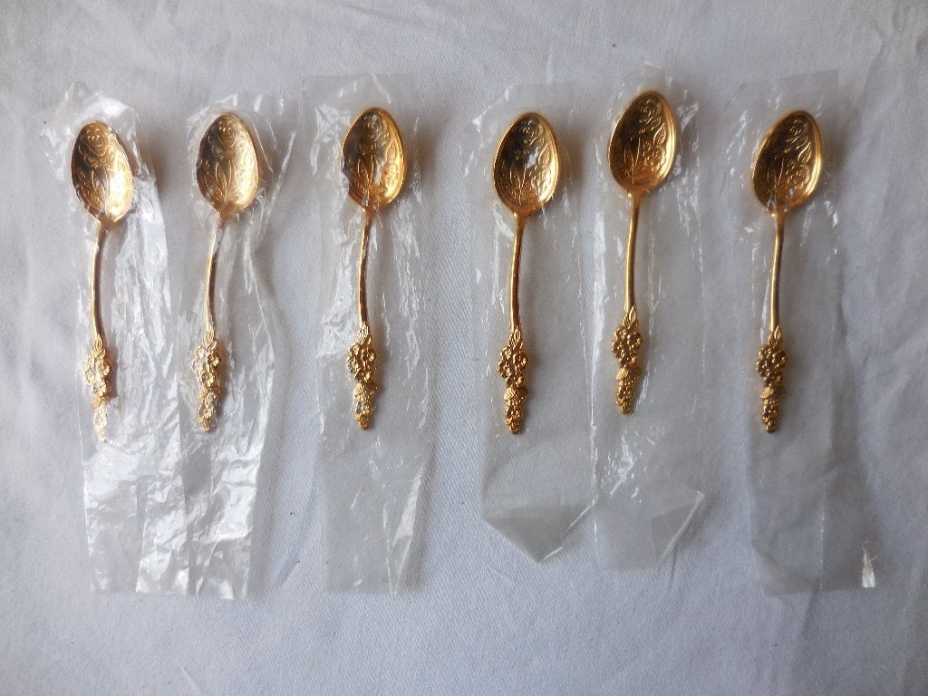 Goudkleurige Theelepeltjes, Ophalen
