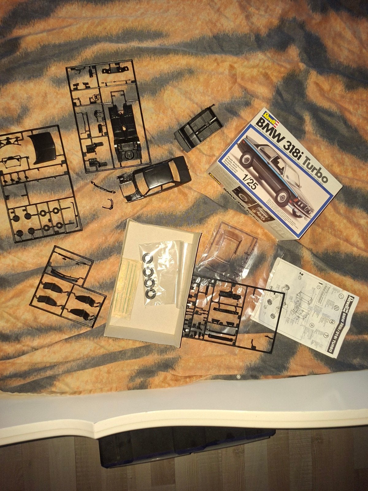 Revell BMW 318i Turbo modelbouw kit 1/25, Auto, Ophalen of Verzenden, Zo goed als nieuw, 1:32 tot 1:50