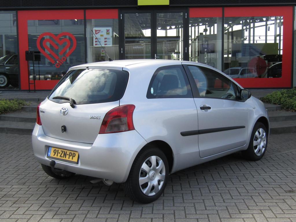 TOYOTA Yaris 1.0 12V VVT-I 3DR Airco / Inruilkoopje APK Apri, Auto's, Toyota, Voorwielaandrijving, Origineel Nederlands, Bedrijf