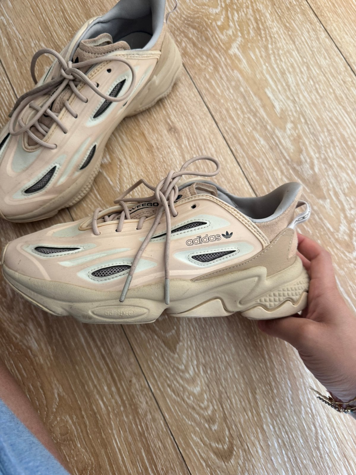 Adidas Ozweego beige, Overige kleuren, Ophalen of Verzenden, Sneakers of Gympen, Zo goed als nieuw