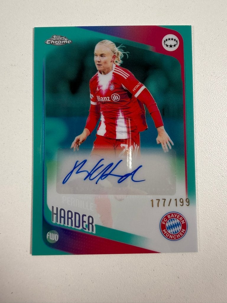 Pernille Harder /199 Aqua Auto TOPPS Women's Chrome 2025-26, Ophalen of Verzenden, Nieuw, Buitenlandse clubs, Poster, Plaatje of Sticker