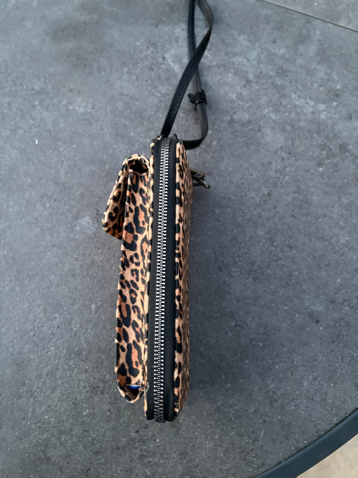 Leopard print schoudertasje / telefoontasje, Sieraden, Tassen en Uiterlijk, Tassen | Damestassen, Ophalen of Verzenden, Zo goed als nieuw