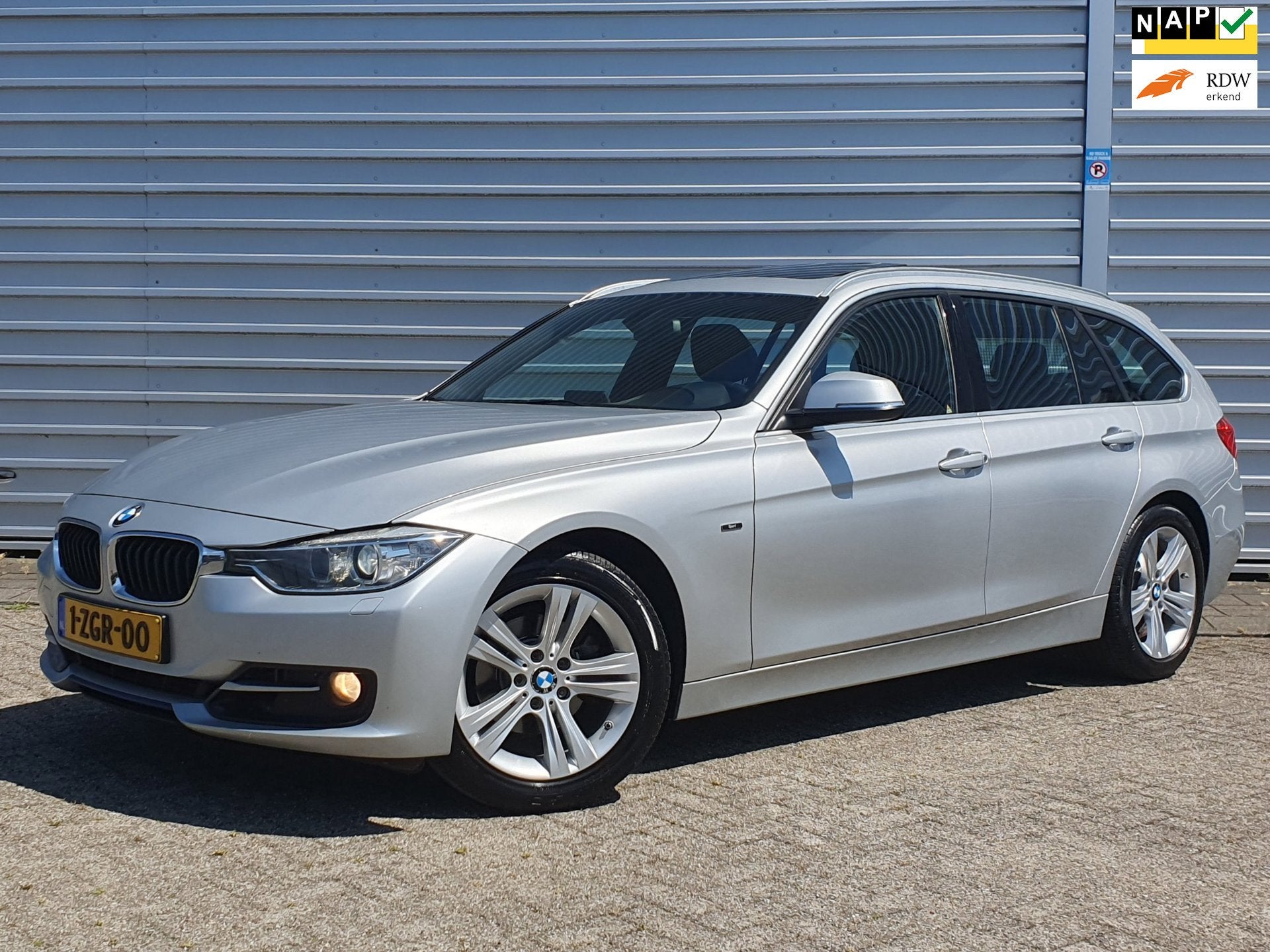 BMW 3-serie Touring 316i Exec. Clima/Navi/Pano Dak, Auto's, BMW, Automaat, Gebruikt, Euro 6, 4 cilinders