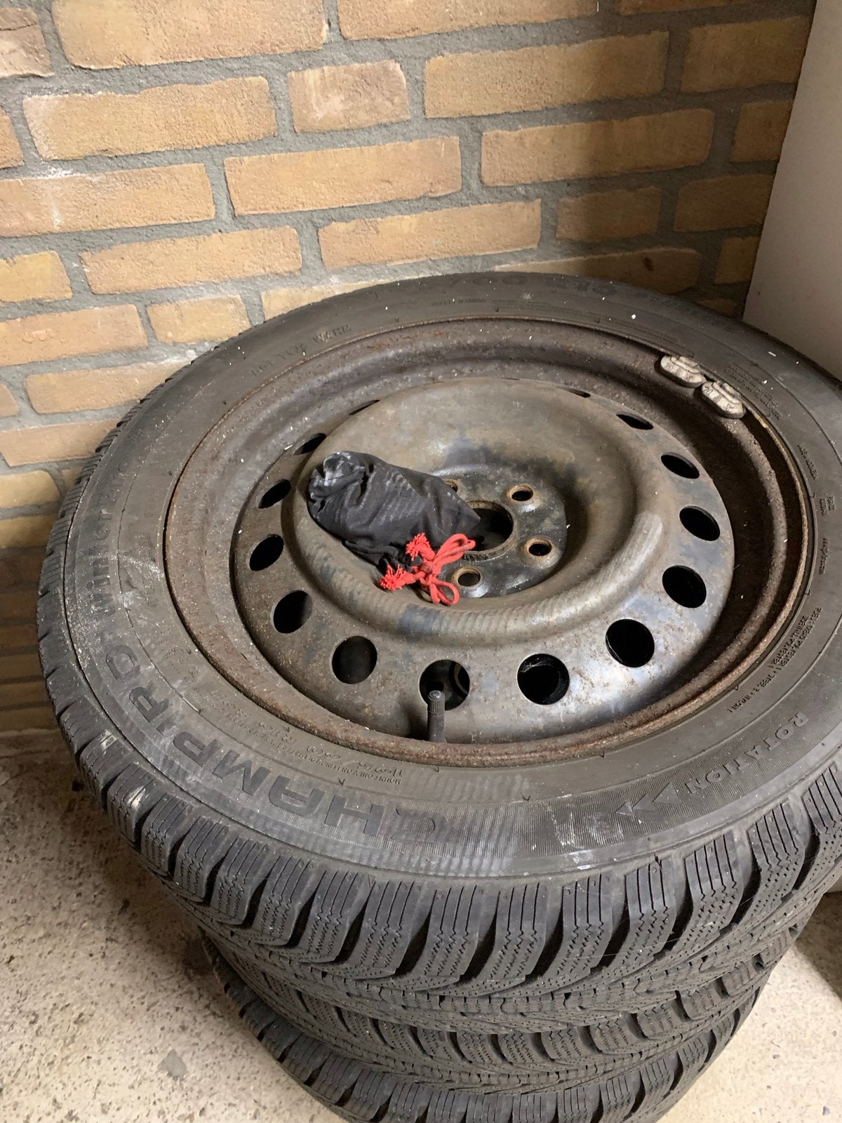 Winterbanden met velgen en moeren voor Toyota Urban Cruiser, Ophalen, Gebruikt, Winterbanden, Banden en Velgen