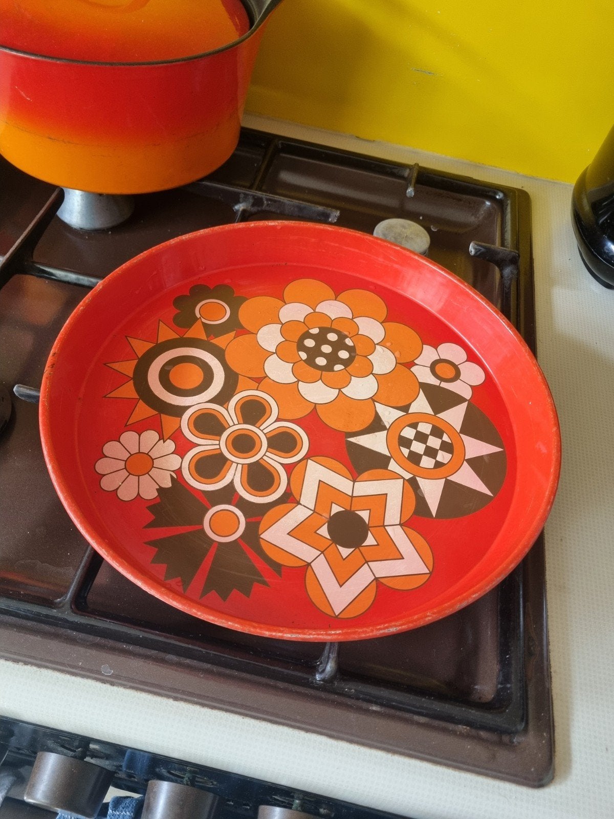 Retro Vintage Dienblad Jaren '70 - Oranje Bloemenprint, Gebruikt, Met opstaande rand, Rond, Ophalen of Verzenden