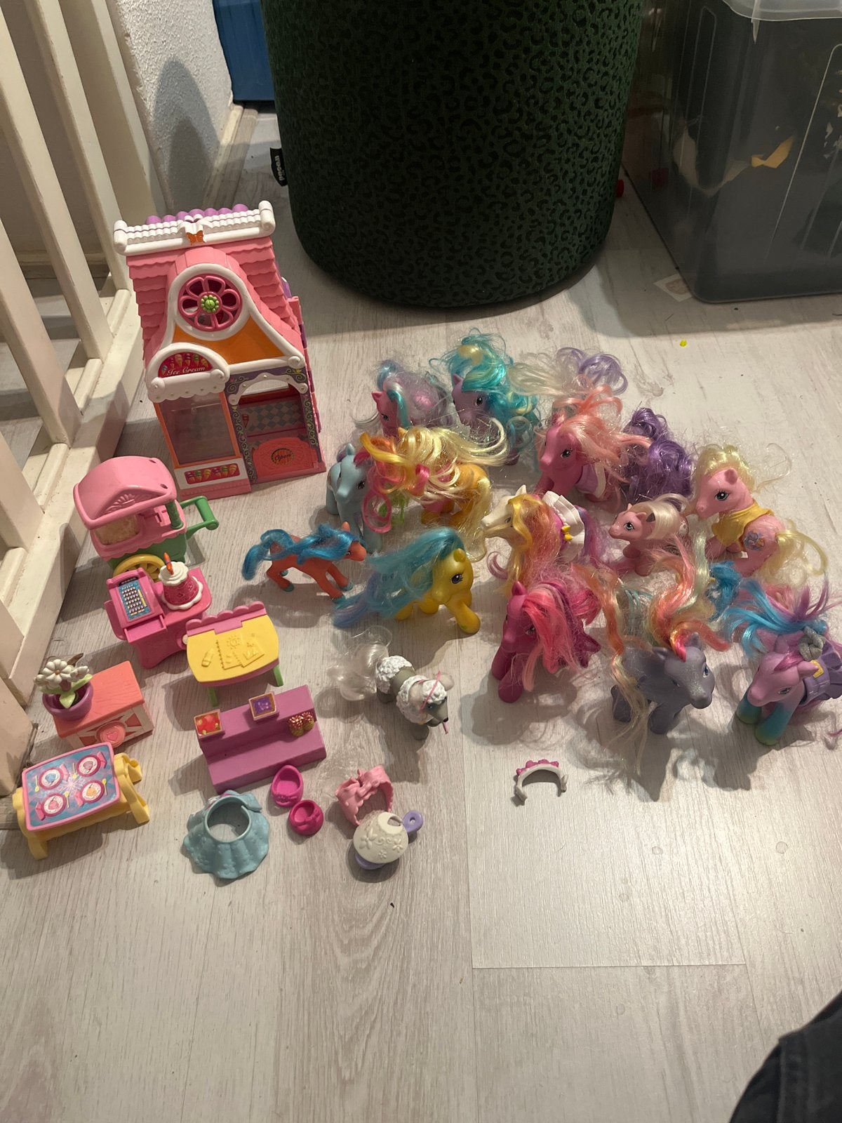 My Little Pony set met huis en accessoires, Kinderen en Baby's, Speelgoed | My Little Pony, Ophalen, Gebruikt