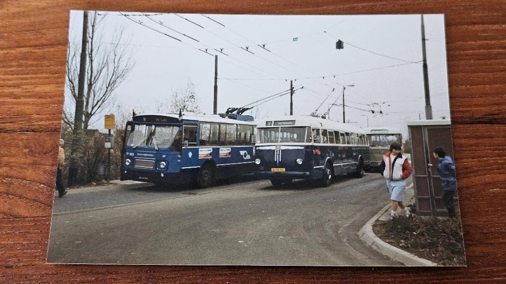 Foto BUS GVA Arnhem 123 101 Trolleybus, Verzamelen, Spoorwegen en Tramwegen, Verzenden, Gebruikt, Bus of Metro, Overige typen