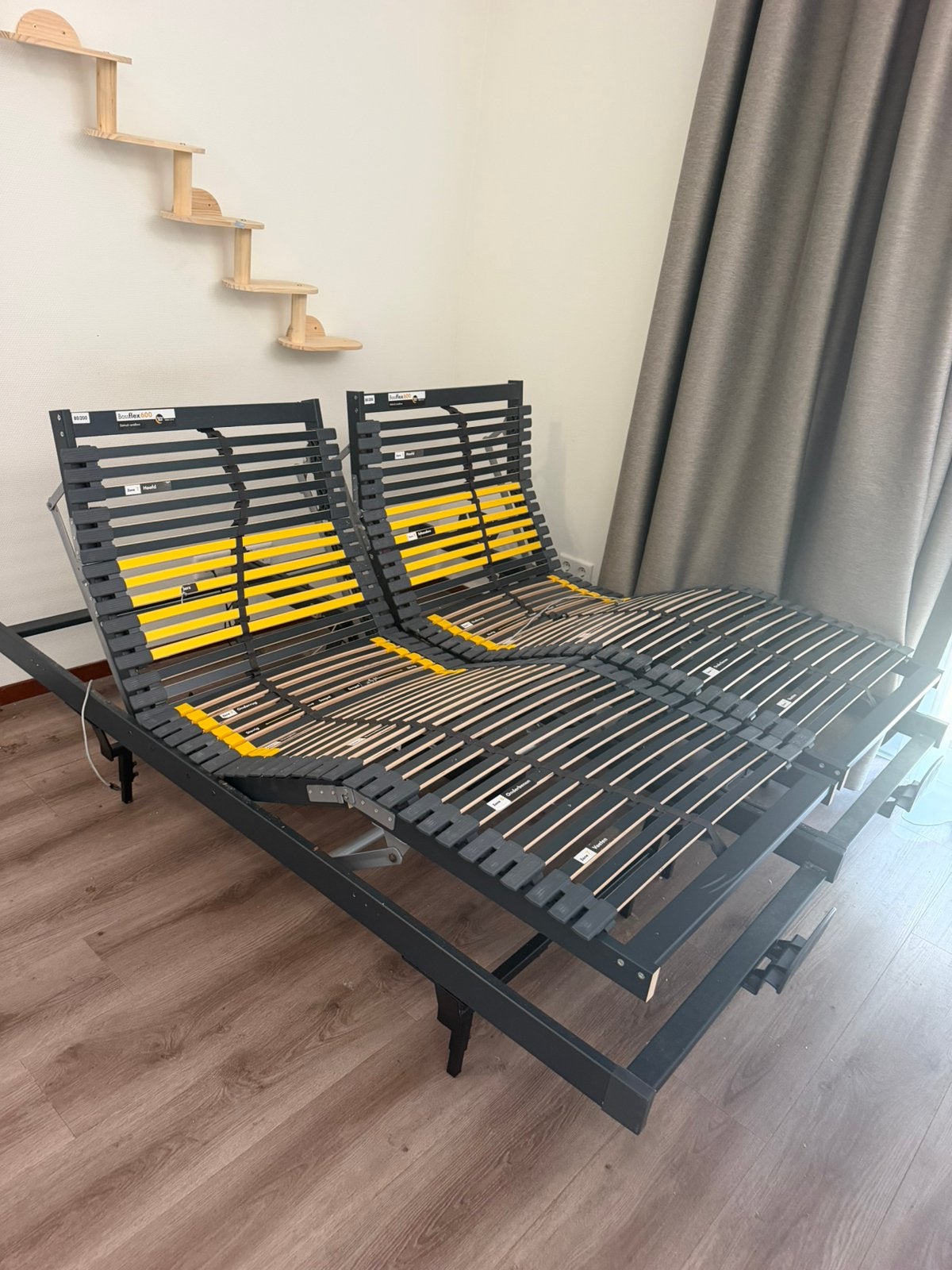 Bed met elektrische spiraal bedbodem van Bossflexx, Huis en Inrichting, Slaapkamer | Matrassen en Bedbodems, Ophalen, Tweepersoons