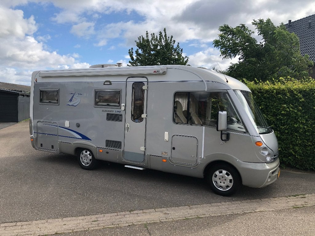 AUTOMAAT Burstner i690 Elegance LAAG VASTBED 84.000km MOOI!!, Fiat, 6 tot 7 meter, Diesel, Particulier