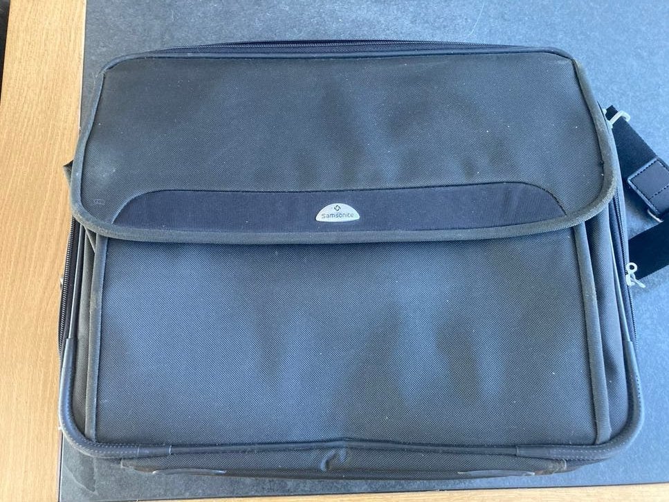 Samsonite laptoptas - Zwart - Gebruikt, Computers en Software, Gebruikt, Gevoerd laptopvak, 15 inch, Aktetas