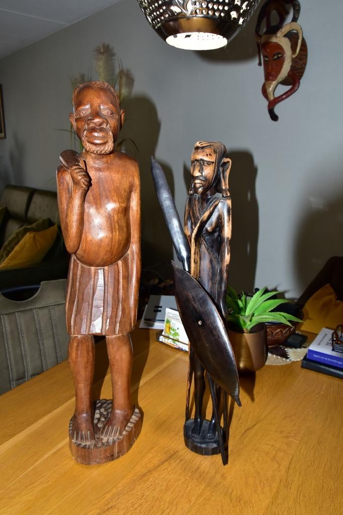 Afrikaans houtsnijwerk, Ophalen