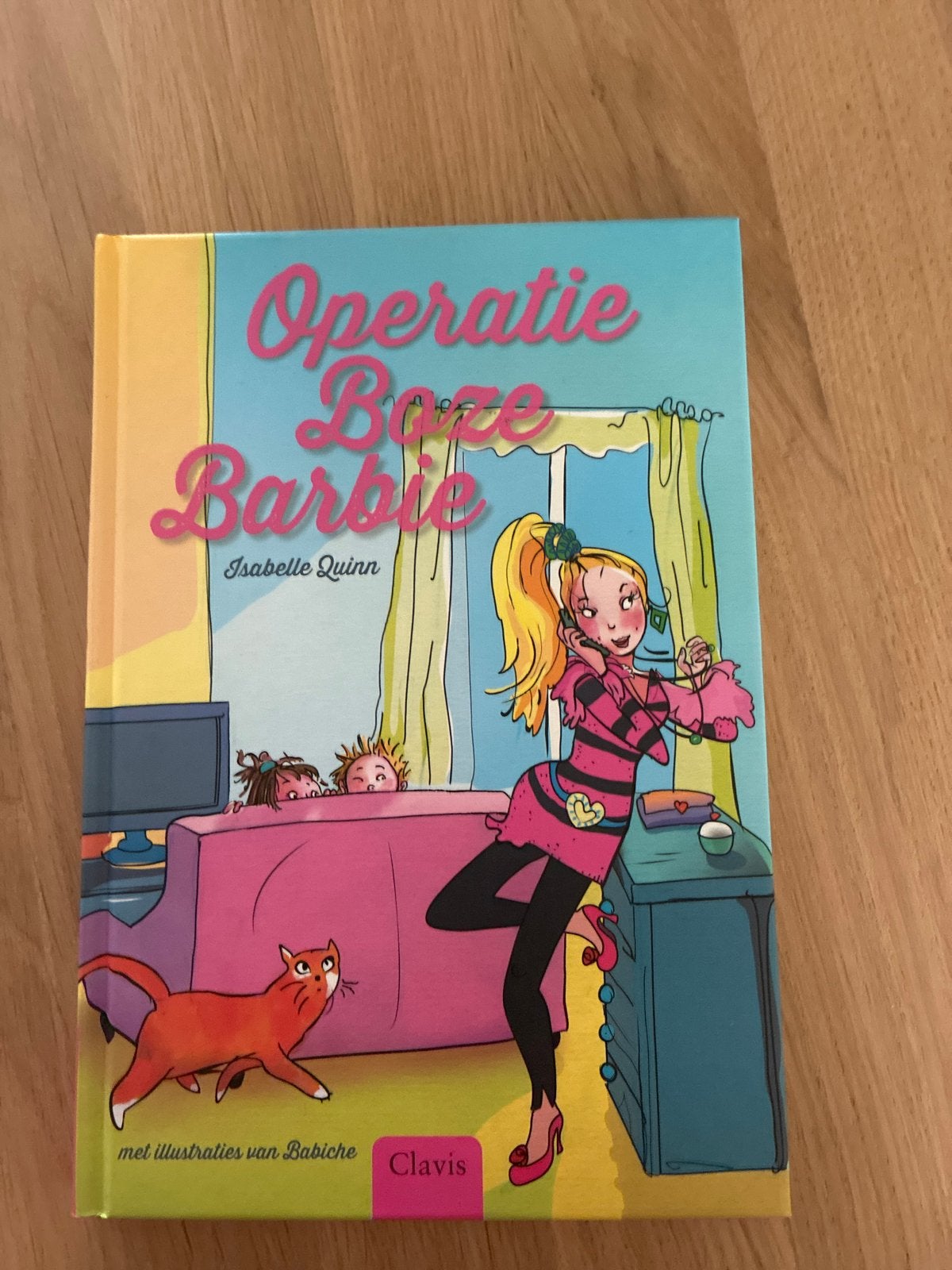 Operatie Boze Barbie - Isabelle Quinn (Kinderboek), Ophalen of Verzenden, Gelezen, Fictie