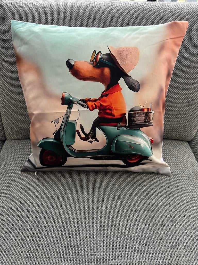 Kussenhoes teckel op Vespa  2, Ophalen of Verzenden, Nieuw, Overige kleuren, Vierkant