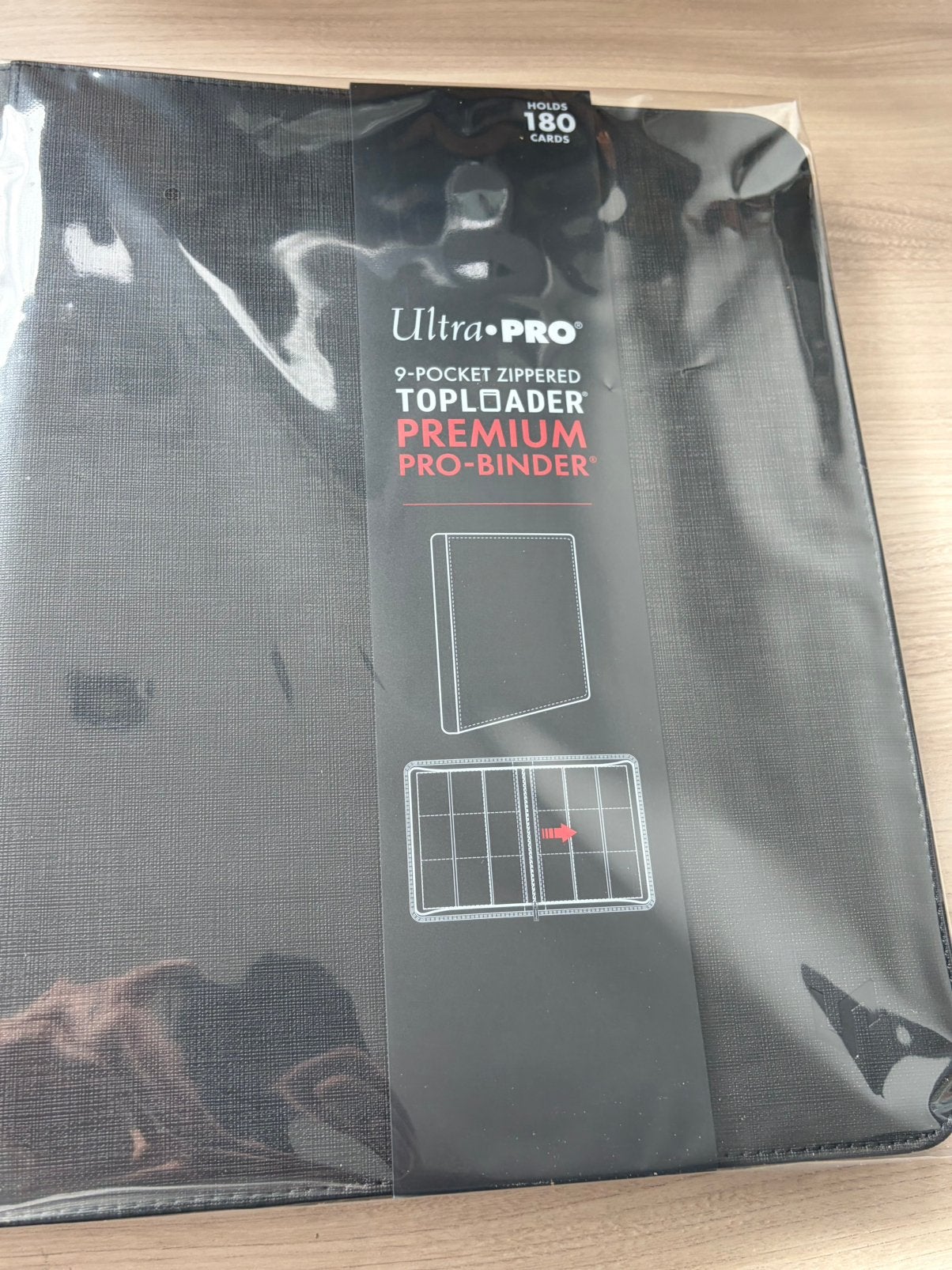 Ultra PRO Premium 9-Pocket Zippered Toploader Pro-Binder 180, Ophalen of Verzenden, Zo goed als nieuw