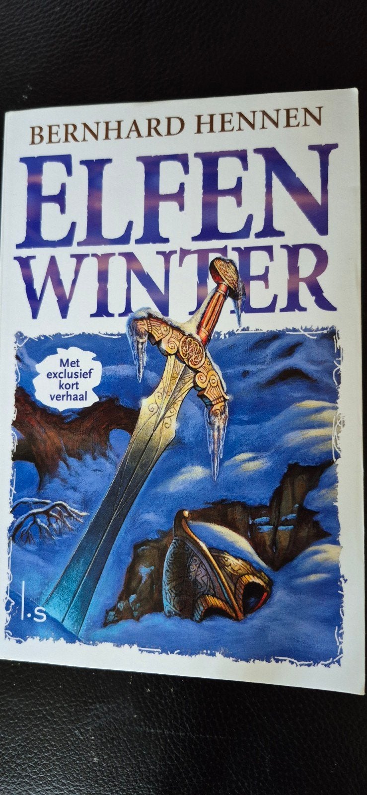 Bernhard Hennen, Elfen winter. Deel 2 van het Elfenepos., Ophalen of Verzenden, Zo goed als nieuw