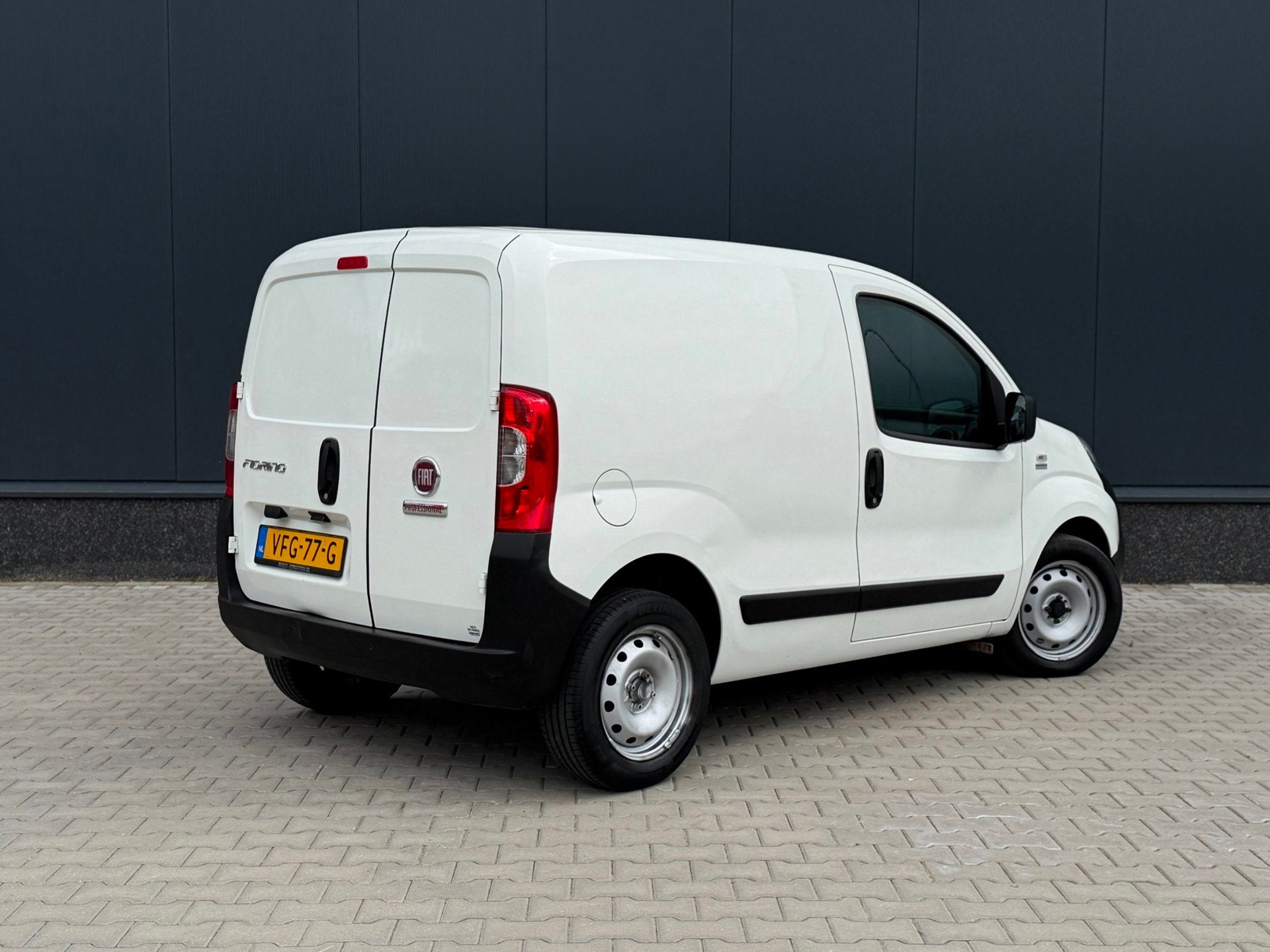 Fiat Fiorino 1.3 MJ Basis | BTW | AIRCO | DUBBELE ACHTERDEUR, Auto's, Voorwielaandrijving, Stof, Gebruikt, Zwart