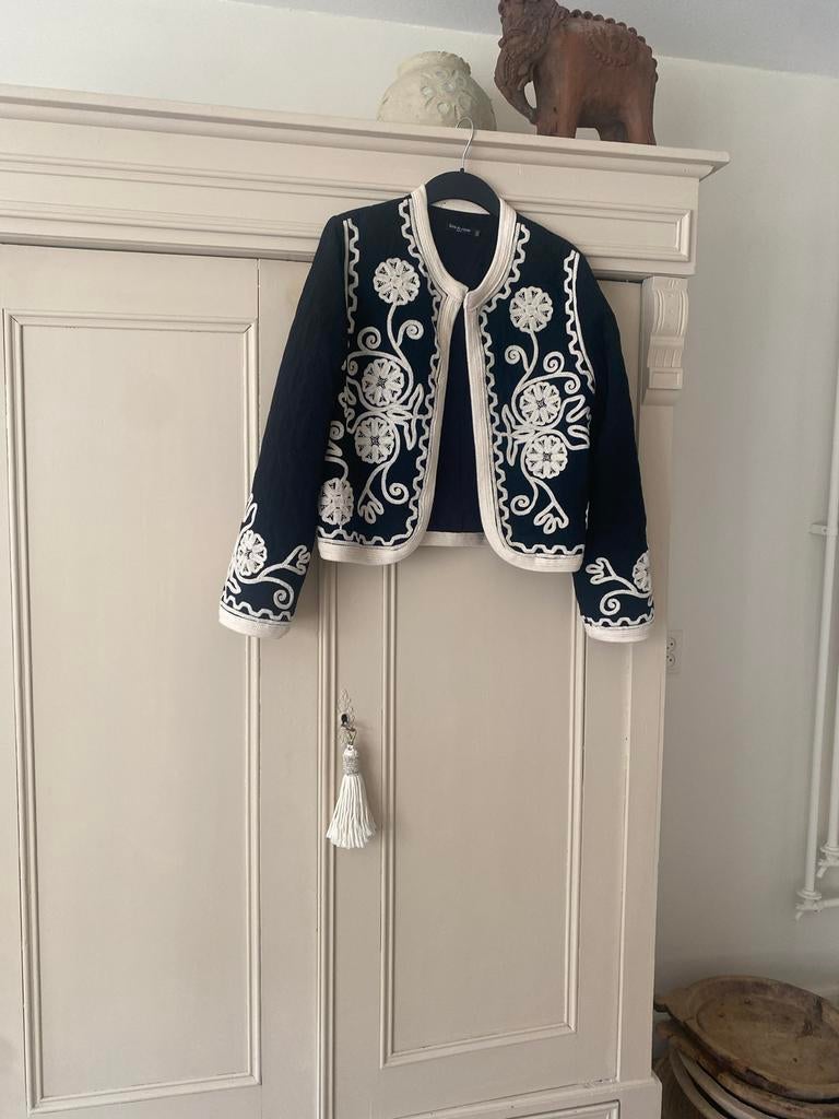 Mooi jasje met geborduurde details van Drôle de copine, Kleding | Dames, Ophalen of Verzenden, Zo goed als nieuw, Maat 38/40 (M)