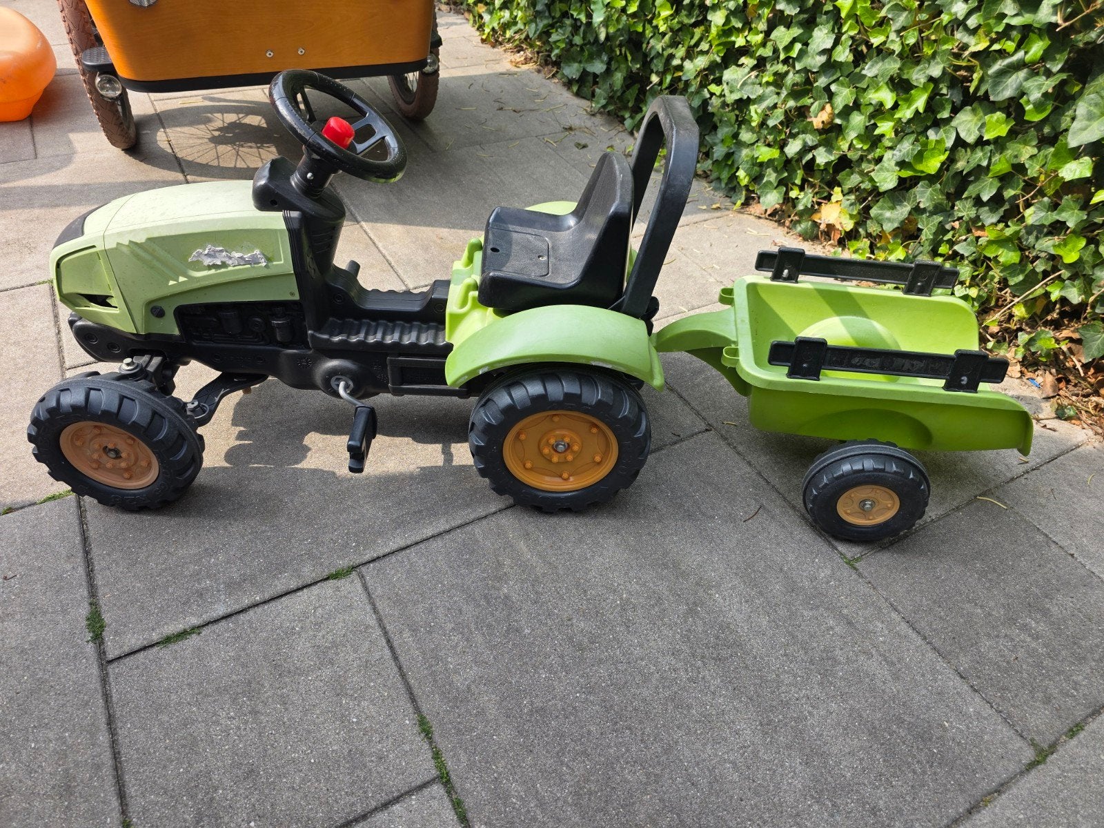 Traptractor met aanhanger - Groen, Kinderen en Baby's, Speelgoed | Buiten | Voertuigen en Loopfietsen, Ophalen, Gebruikt, Trapvoertuig