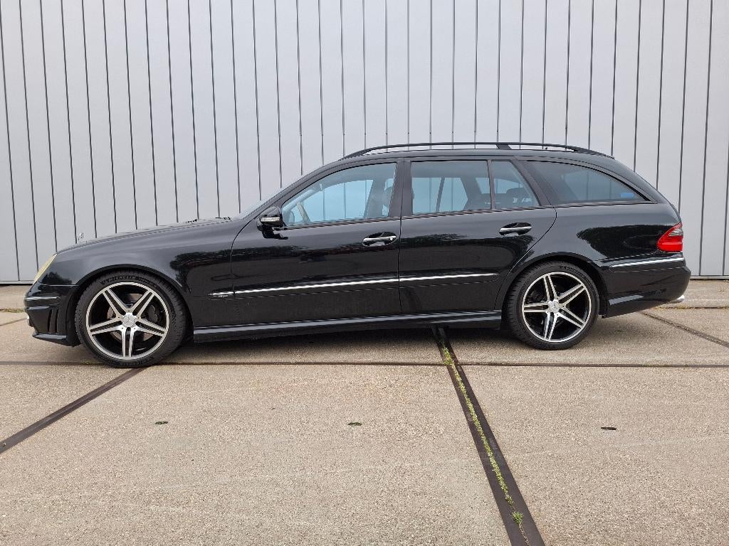 Mercedes E500 Kombi Elegance V8 4-Matic, weinig kilometers, Auto's, Mercedes-Benz, Automaat, Automatische klimaatregeling, 1795 kg