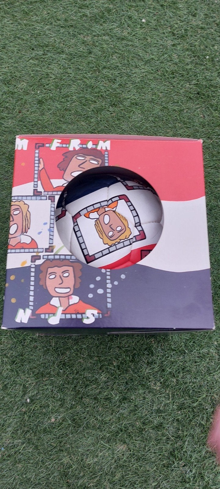 Voetbal met kunst van Johan Huijzer - Nieuw in doos, Ophalen of Verzenden, Nieuw, Bal