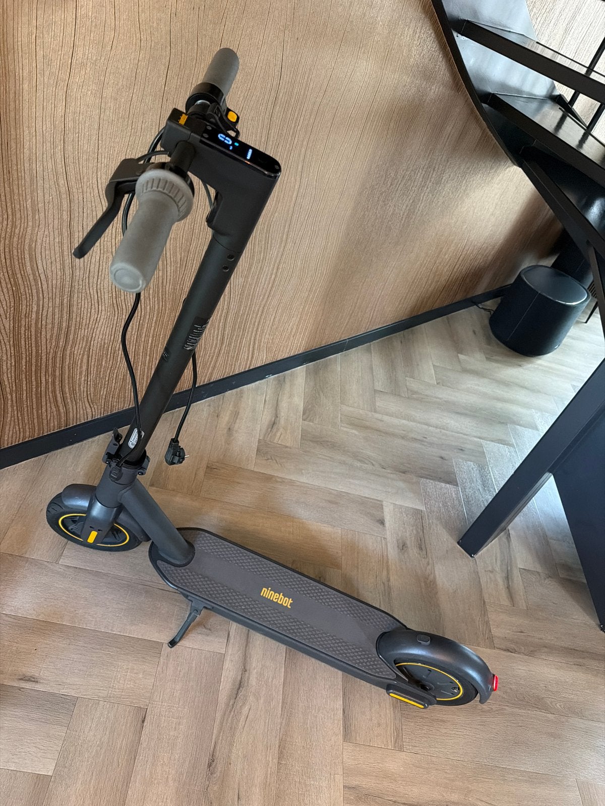Ninebot G30 elektrische step - Zeer nette staat., Fietsen en Brommers, Steps, Ophalen, Zo goed als nieuw, Elektrische step (E-scooter)