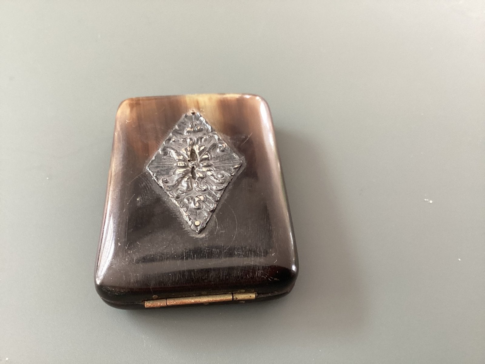 Antieke hoornen tondeldoos met zilveren decoratie, Antiek en Kunst, Antiek | Goud en Zilver, Ophalen of Verzenden