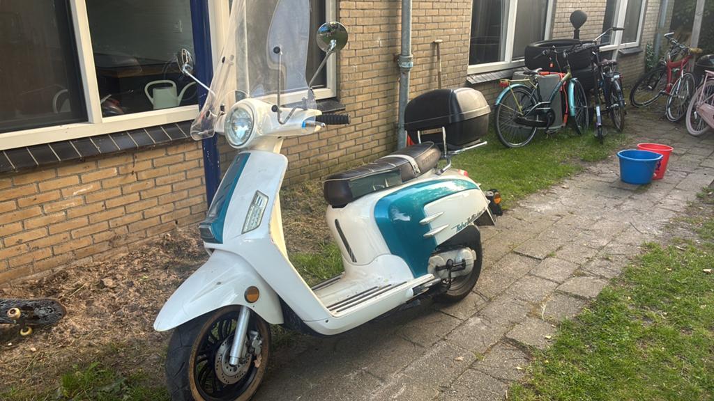 Nette scooter, Fietsen en Brommers, Ophalen, Zo goed als nieuw, Benzine, Overige merken