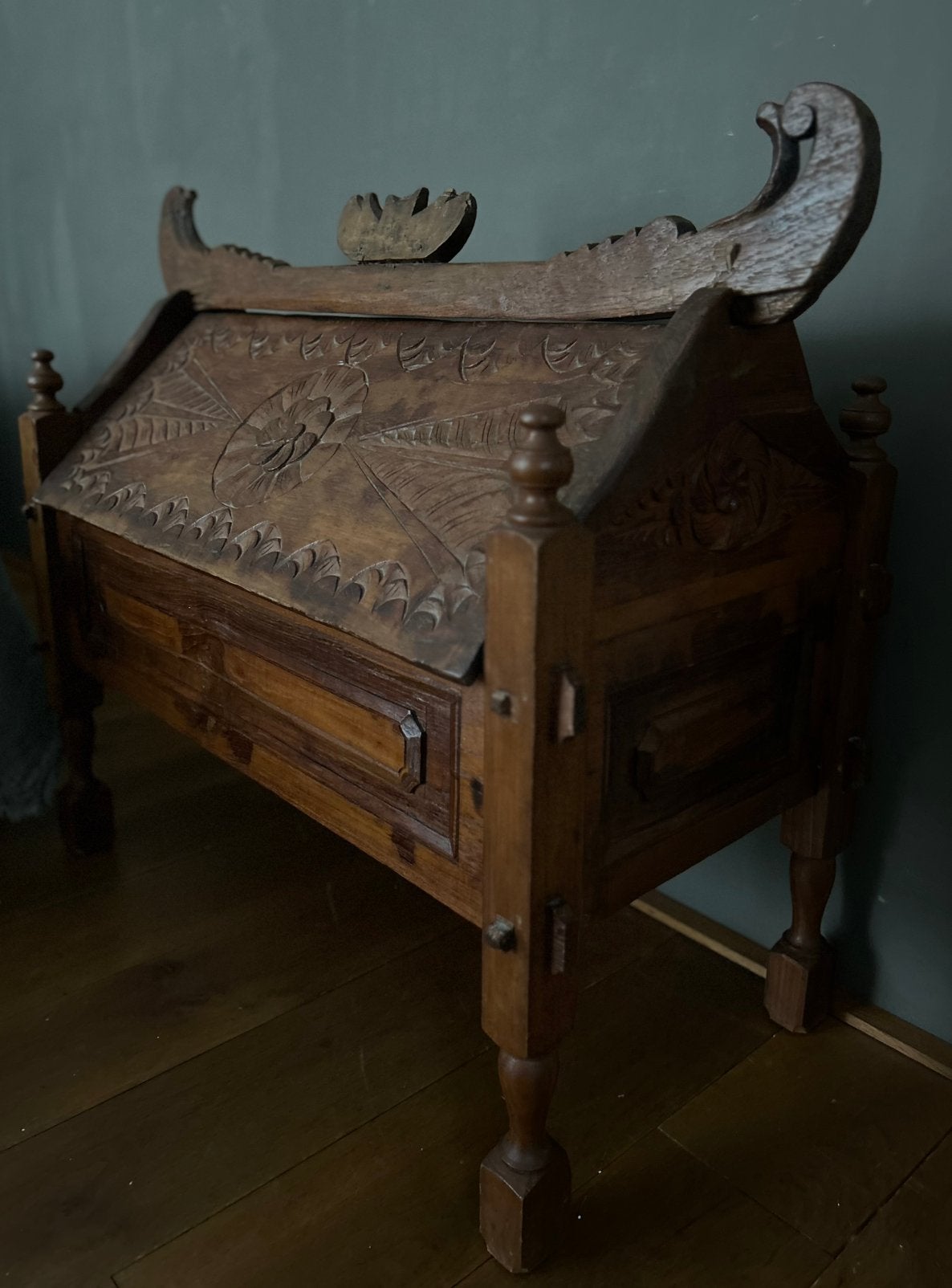 Oude keizerskist kamferkist bruidskist oosters, Ophalen